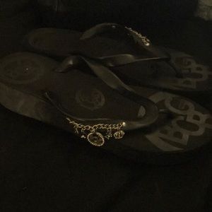 Bcbg flip flops